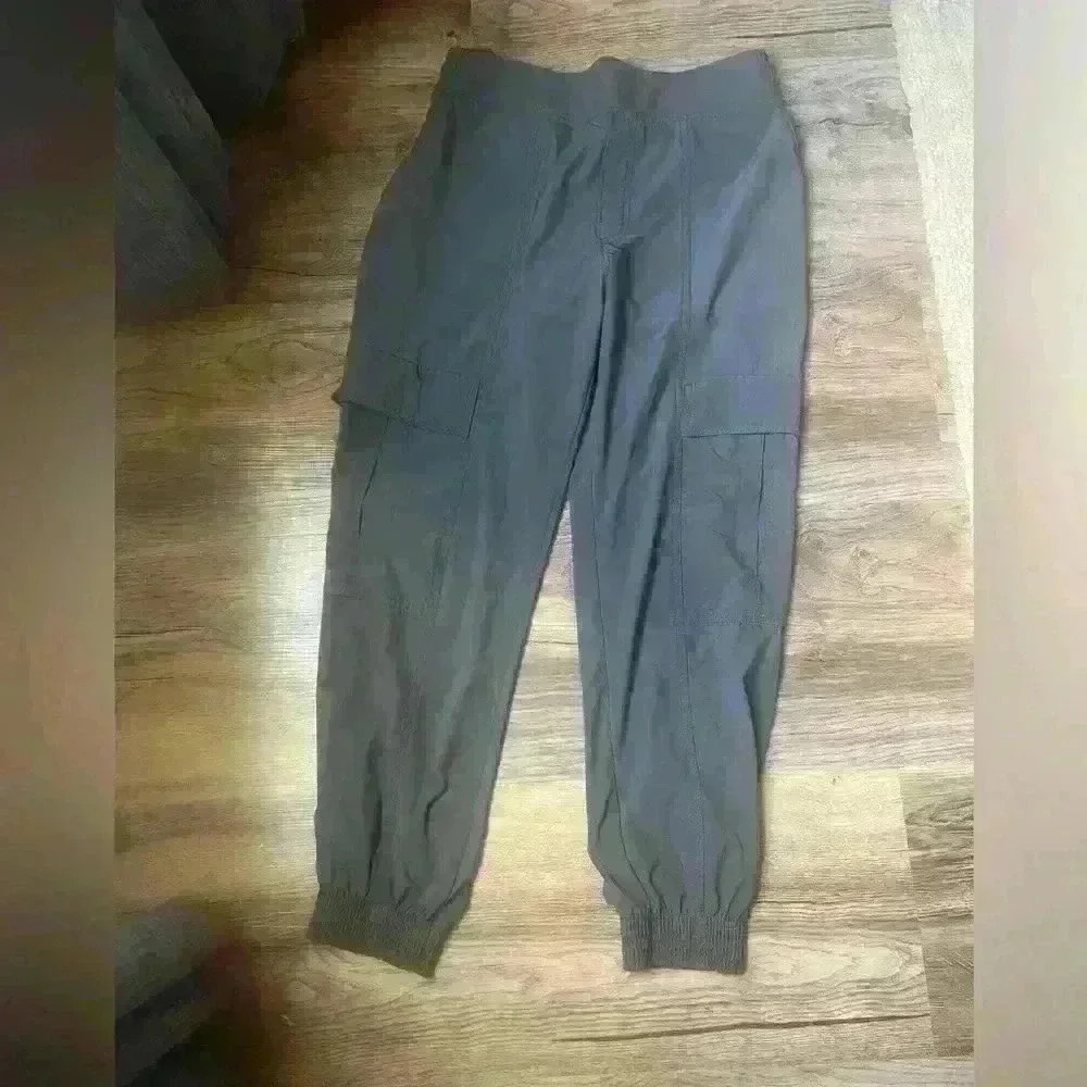 Athleta pant 4P NWOT Never worn. Greenish color. water resistant. - Picture 3 of 11